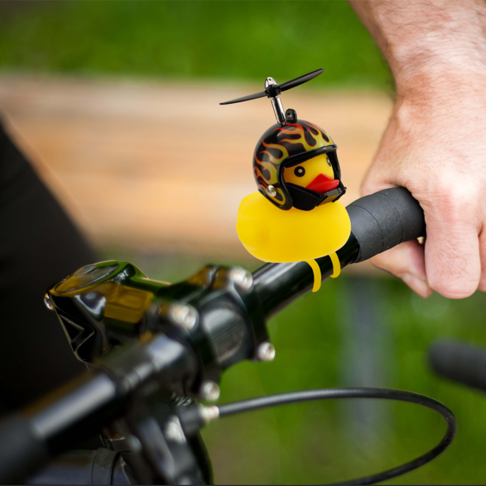 Fahrrad-Quietschentchen mit Helm - Bunt, Witzige Geschenke, Romantische Geschenke, Hochzeitsgeschenk, Kleine Geschenke, Geschenk, Geschenkidee